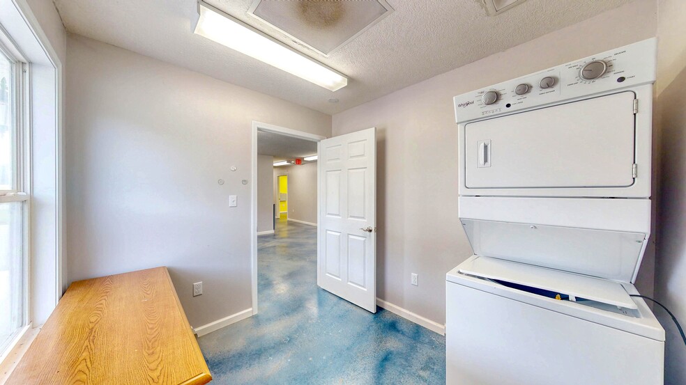 More Photos Of 63 Wallace Ln, Yuma Flex For Sale