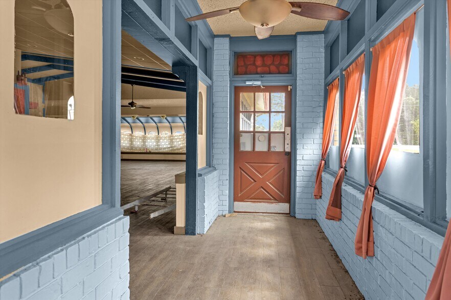 More Photos Of 235 E Gibson St, Jasper Restaurant For Lease