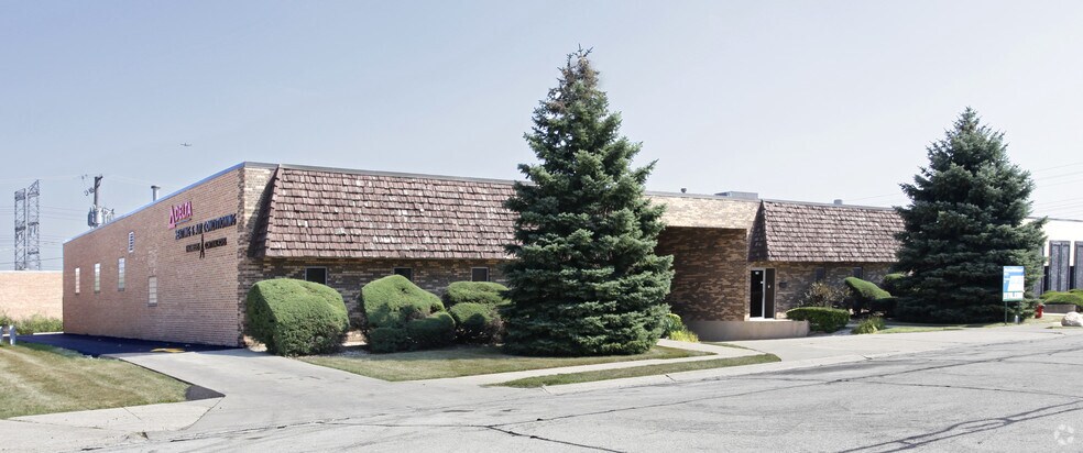 Primary Photo Of 139-141 Crossen Ave, Elk Grove Village Warehouse For Lease