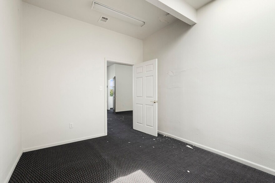 More Photos Of 2 N Main St, Lodi Storefront Retail Office For Sale