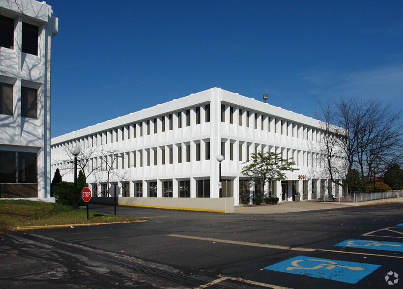 More Photos Of 3090 W Market St, Akron Medical For Lease
