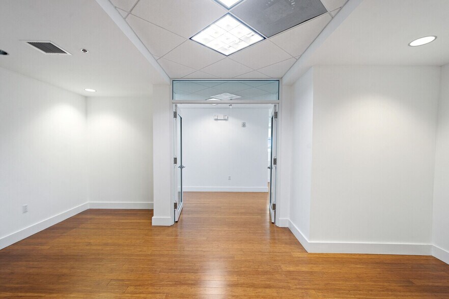 More Photos Of , North Miami Beach Office For Sale