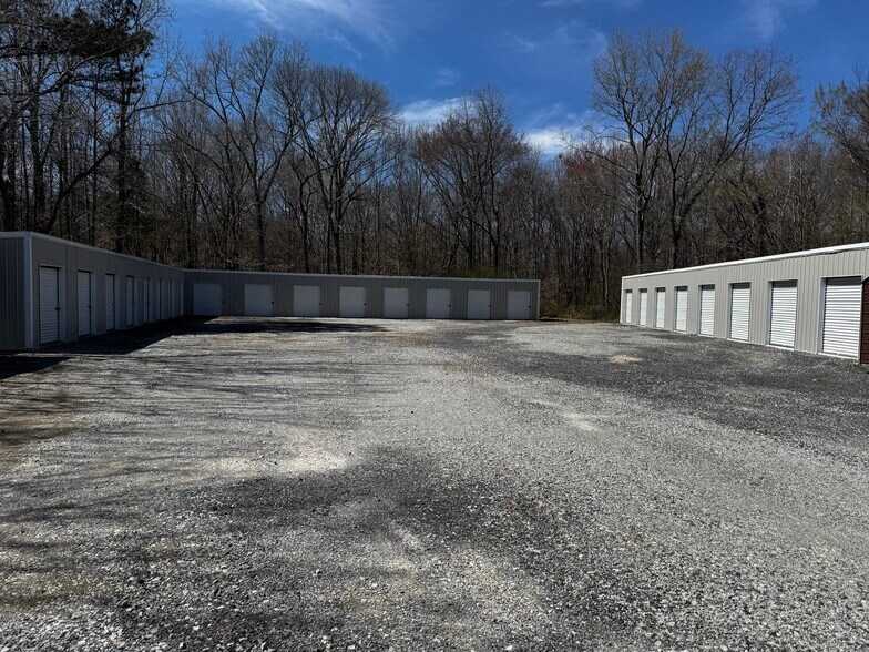 More Photos Of 2755 Highway 641 N, Paris Self Storage For Sale