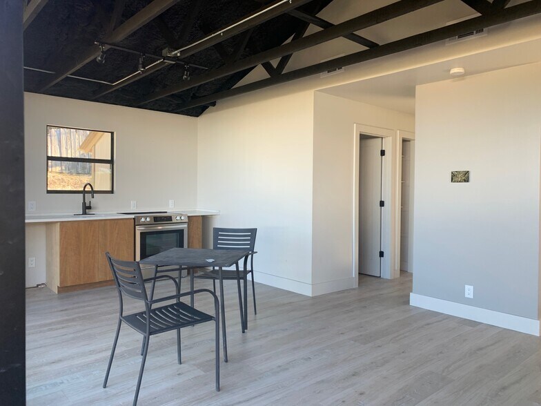 More Photos Of 22214 State Highway 71 W, Spicewood Storefront Retail Office For Lease