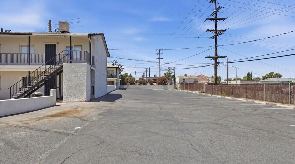 More Photos Of 511-517 E Fredricks St, Barstow Apartments For Sale