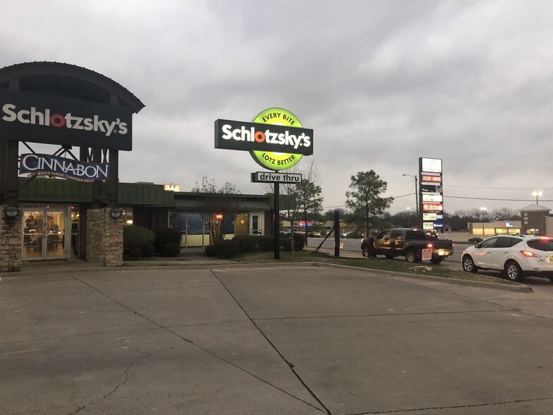 More Photos Of 1216 W Henderson St, Cleburne Freestanding For Lease