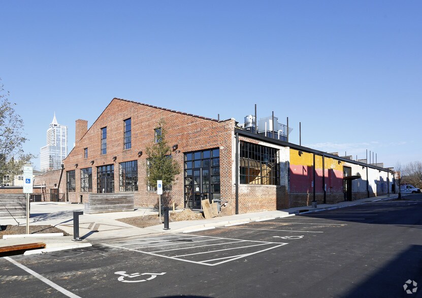 More Photos Of 500 E Davie St, Raleigh Restaurant For Lease