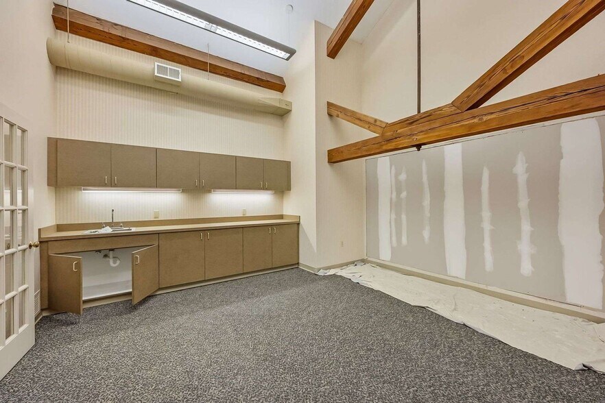 More Photos Of 412 E River St, Elyria Office For Sale