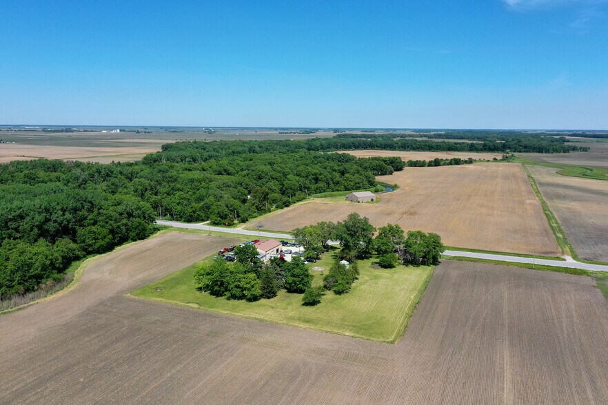 More Photos Of 3209 N State Rt 1, Saint Anne Flex For Sale