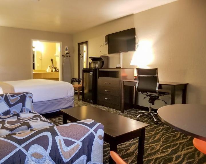 More Photos Of 8800 Airport Blvd, Houston Hospitality For Sale