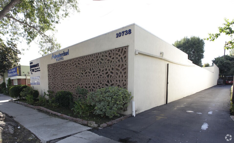 More Photos Of 10738 Riverside Dr, North Hollywood Medical For Lease