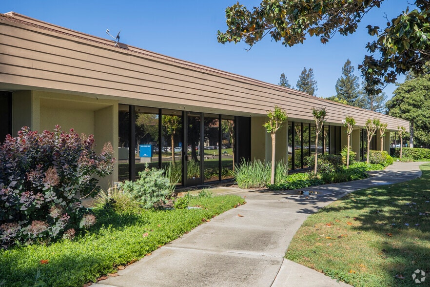 More Photos Of 355 N Wiget Ln, Walnut Creek Office For Sale