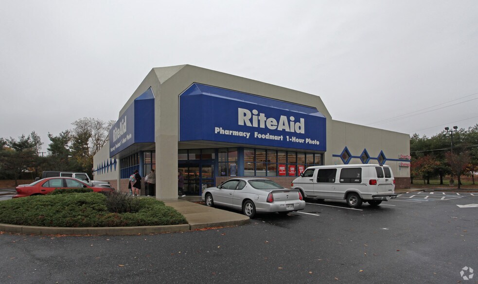 Primary Photo Of 702 Edgewood Rd, Edgewood Drugstore For Lease