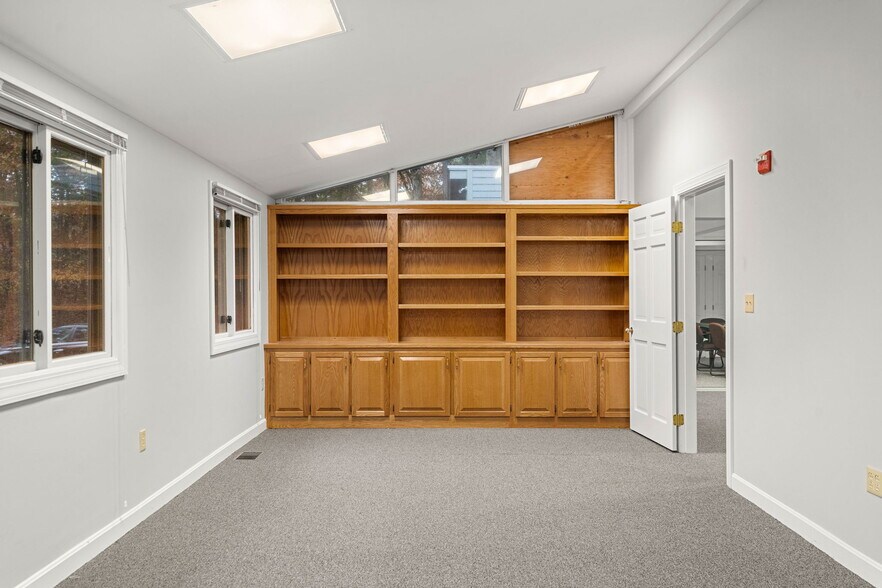 More Photos Of 398 Essex St, Beverly Loft Creative Space For Lease