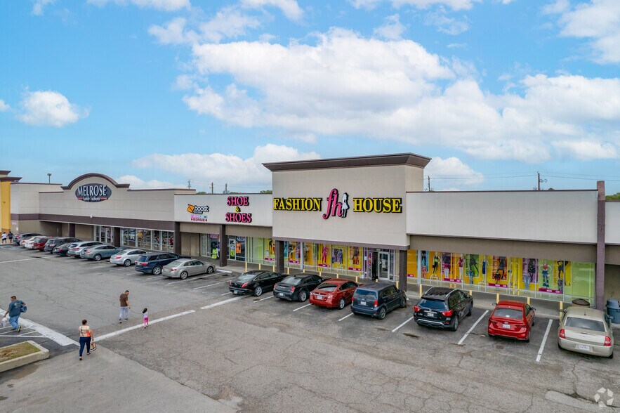 More Photos Of 10822-10962 N I-45, Houston Unknown For Lease