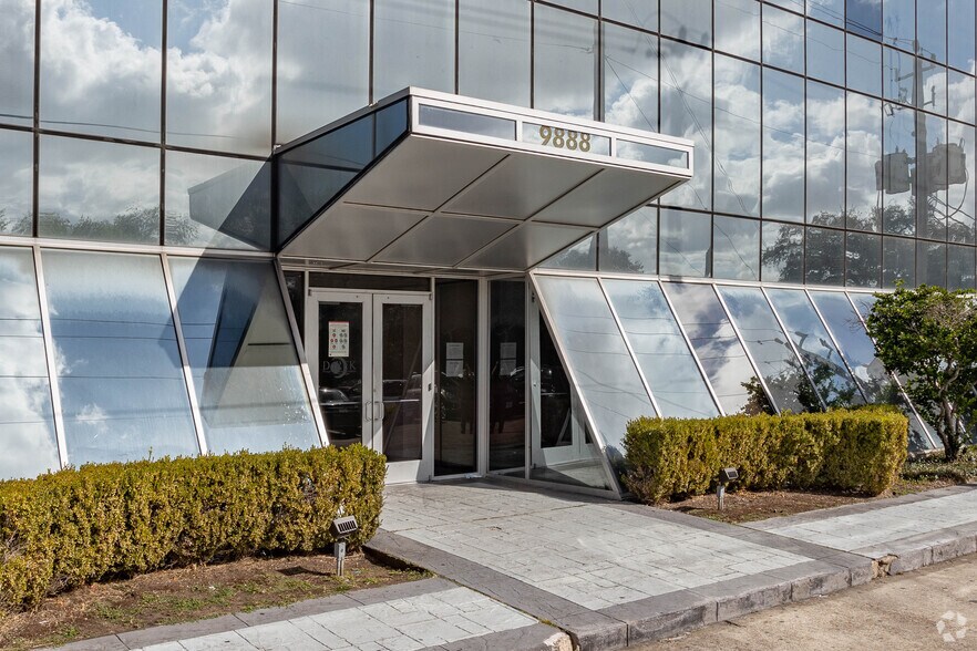 More Photos Of 9888 Bissonnet St, Houston Medical For Lease