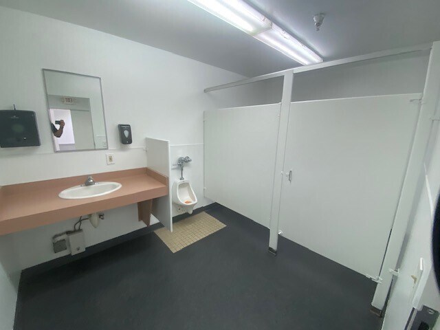 More Photos Of 13539 Desmond St, Pacoima Manufacturing For Lease