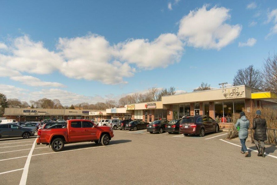 Primary Photo Of 727 East Ave, Pawtucket Unknown For Lease