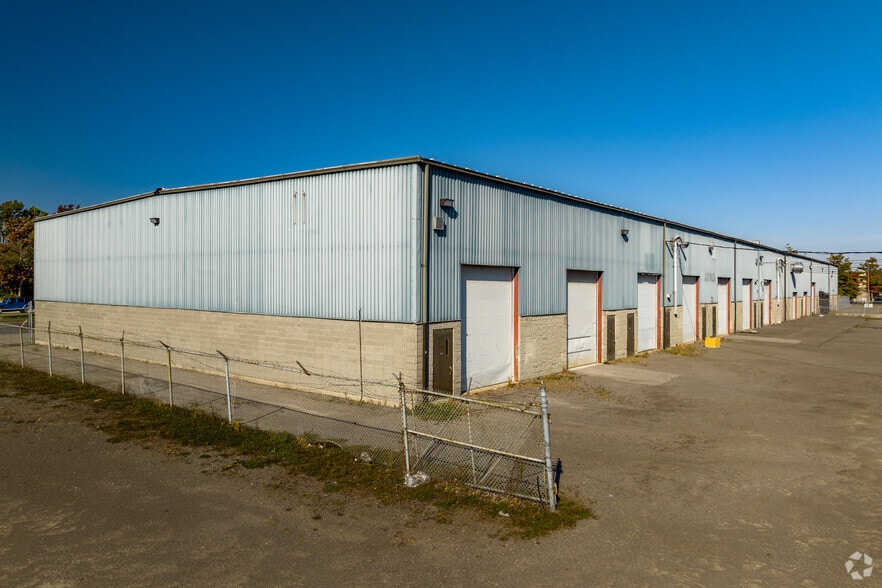 Primary Photo Of 3437-3465 Boul Des Entreprises, Terrebonne Warehouse For Lease