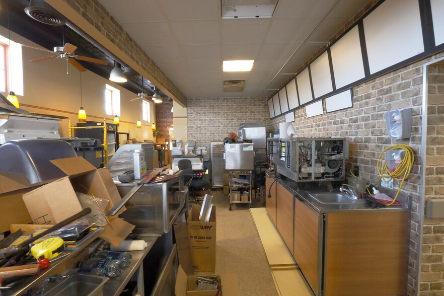 More Photos Of 119-121 E Main St, Smithville General Retail For Sale