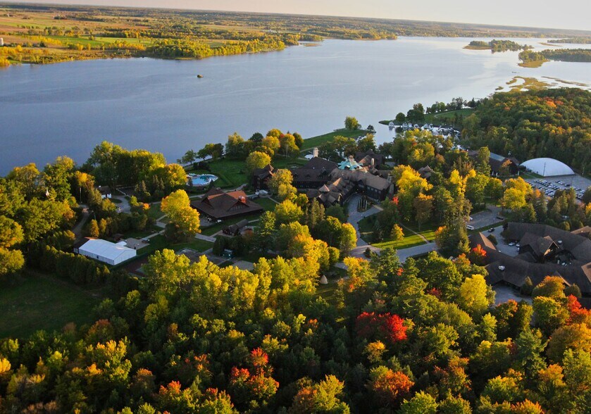 More Photos Of 392 Rue Notre-Dame, Montebello Hotel For Sale