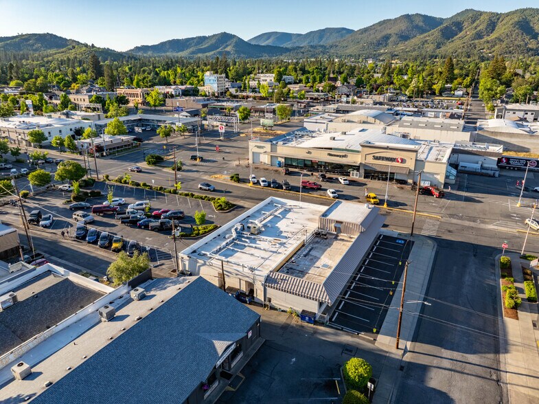 More Photos Of 239 SE G St, Grants Pass General Retail For Sale