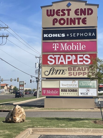 More Photos Of 1769-1779 Garth Brooks Blvd, Yukon Freestanding For Lease