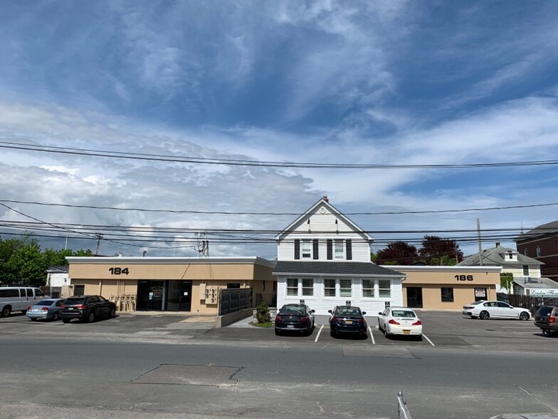 Primary Photo Of 184 S 1st St, Lindenhurst Storefront Retail Office For Lease