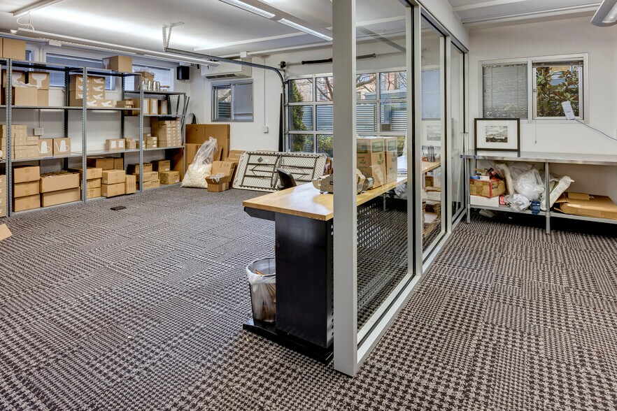 More Photos Of 921 Aurora Ave N, Seattle Office For Sale