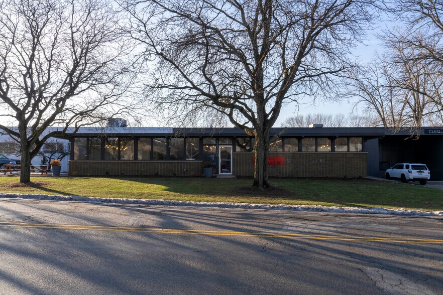 More Photos Of 2350 Oak Industrial Dr NE, Grand Rapids Warehouse For Lease