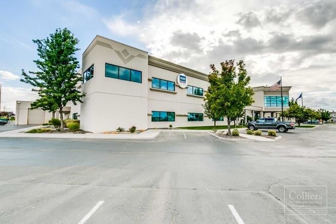 More Photos Of 1550 S Tech Ln, Meridian Showroom For Lease