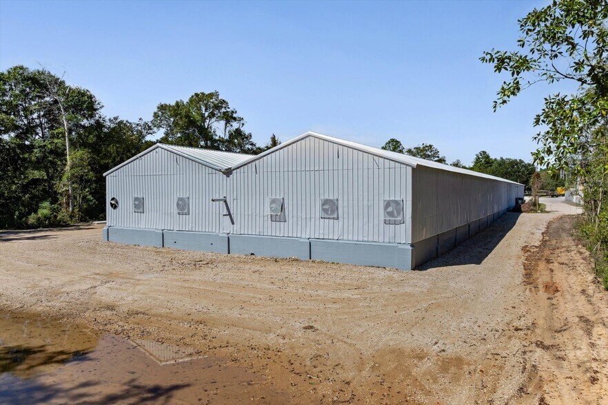 More Photos Of 1701 Navco Rd, Mobile Warehouse For Sale