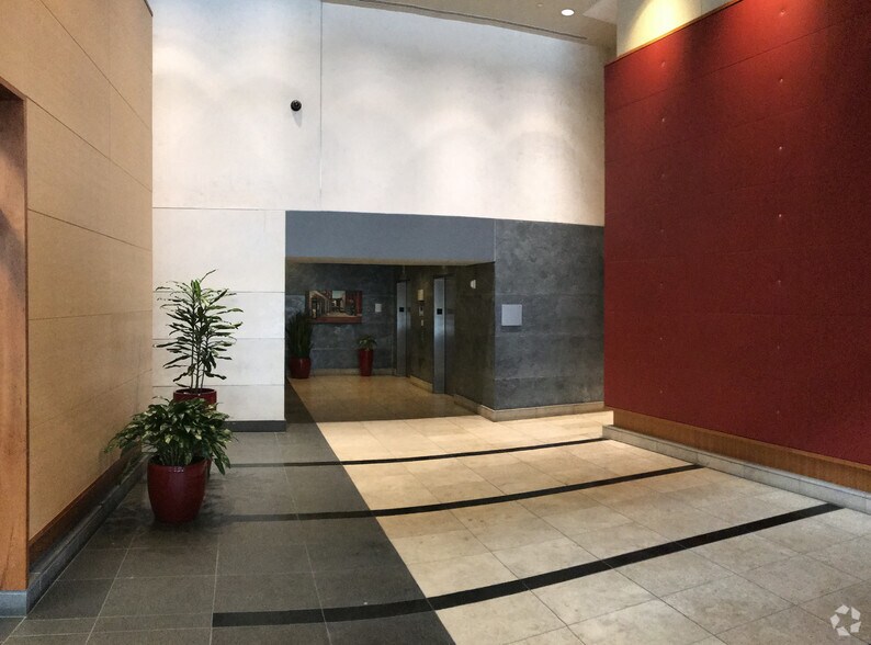 More Photos Of 125-155 W Nationwide Blvd, Columbus Office For Lease
