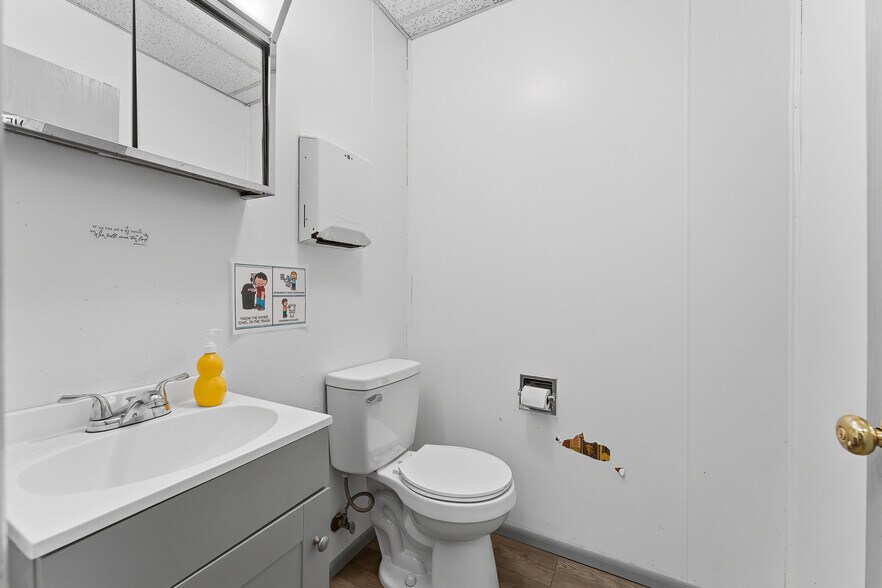 More Photos Of 102 4th St, Terra Alta Light Distribution For Sale