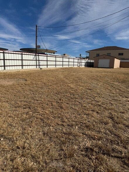 More Photos Of 411 W 5th St, Plainview Freestanding For Sale