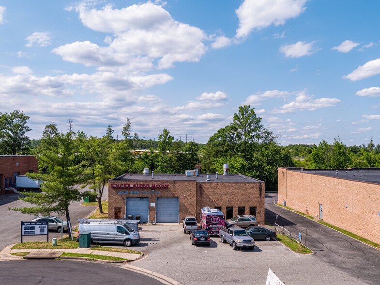 More Photos Of 7941 Cluny Ct, Springfield Industrial For Lease