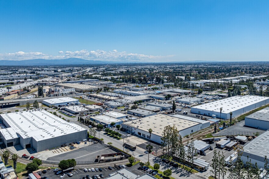 More Photos Of 13220 Molette St, Santa Fe Springs Distribution For Lease