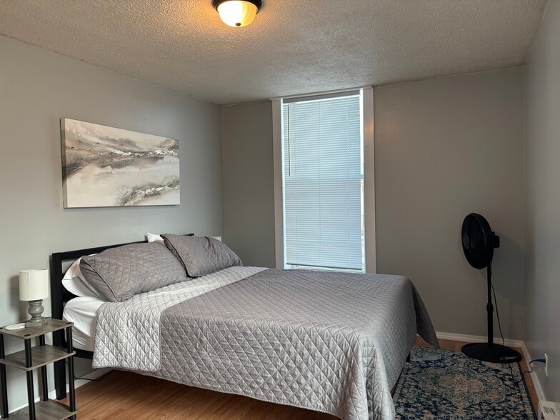 More Photos Of 206 W Main St, Mc Arthur Flex For Sale