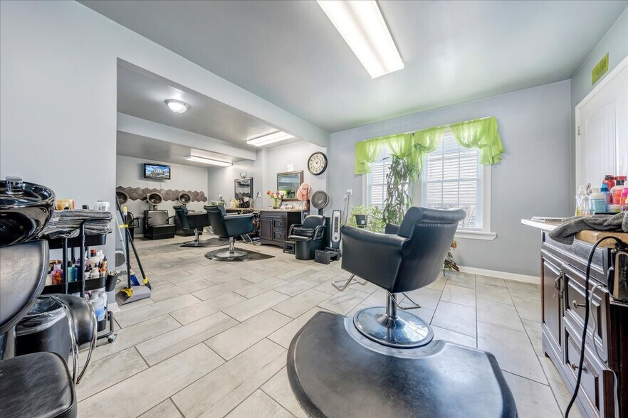 More Photos Of 3118 Williamson Rd NW, Roanoke Freestanding For Sale