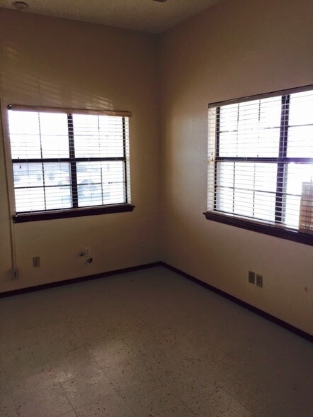 More Photos Of 9201 Dyer St, El Paso Storefront Retail Office For Lease