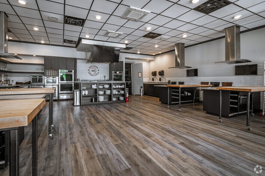 More Photos Of 18750 Interstate 45, Spring Unknown For Lease