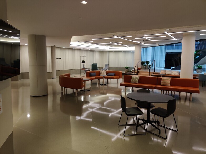 More Photos Of 1225 New York Ave NW, Washington Office For Lease