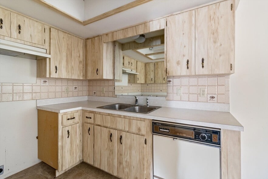 More Photos Of 2303 W Highway 44, Inverness Office For Sale