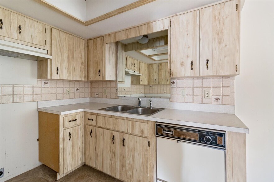 More Photos Of 2303 W Highway 44, Inverness Office For Sale