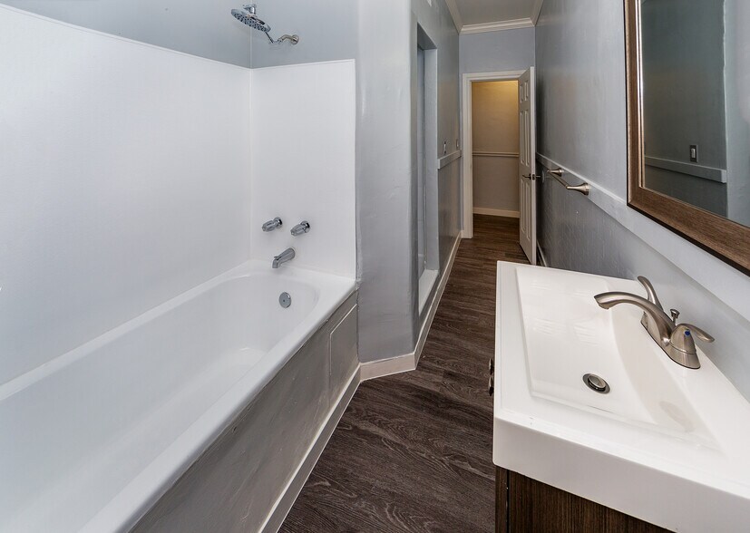 More Photos Of 444 Chestnut Ave, Long Beach Apartments For Sale