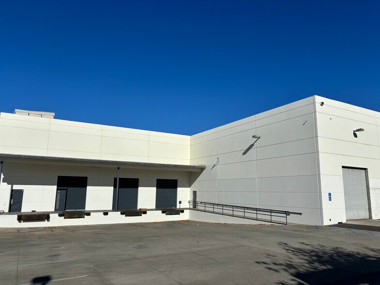 Primary Photo Of 25000 Avenue Stanford, Valencia Warehouse For Lease