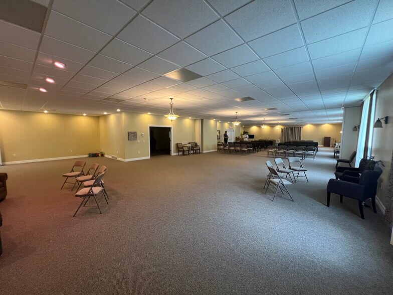 More Photos Of 209 Entrepreneur Dr, Saint Charles Funeral Home For Lease