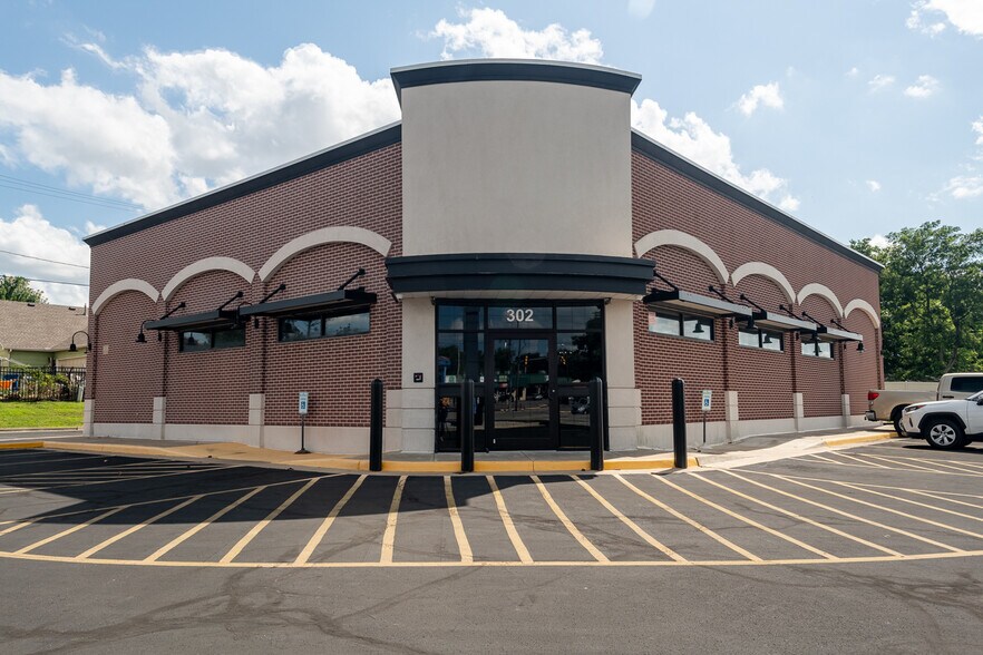 More Photos Of 302 S Lewis Ave, Tulsa Medical For Lease