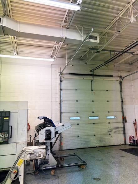 More Photos Of 620-630 Estes Ave, Schaumburg Warehouse For Sale