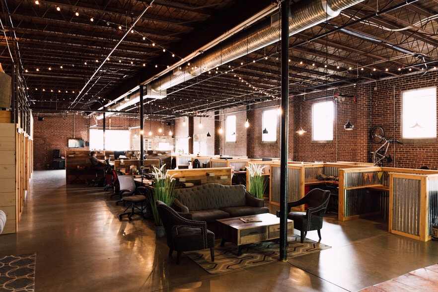 More Photos Of 25 Delano Dr, Greenville Restaurant For Lease